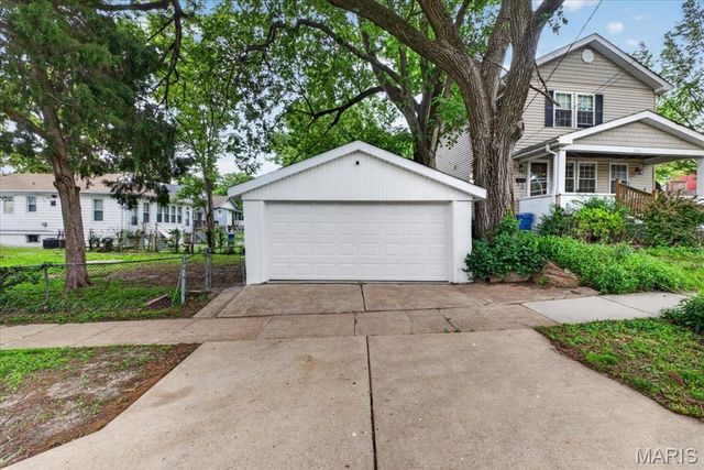 7574 Ellis Avenue, Maplewood, MO 63143