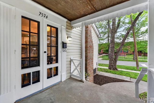 7574 Ellis Avenue, Maplewood, MO 63143