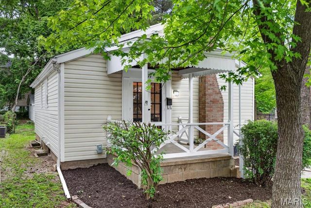7574 Ellis Avenue, Maplewood, MO 63143