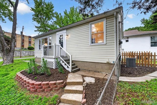7574 Ellis Avenue, Maplewood, MO 63143