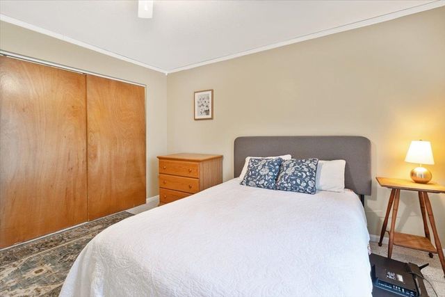 100 Kennedy Dr Apt 37, South Burlington, VT 05403