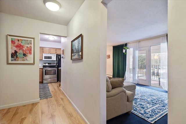 100 Kennedy Dr Apt 37, South Burlington, VT 05403