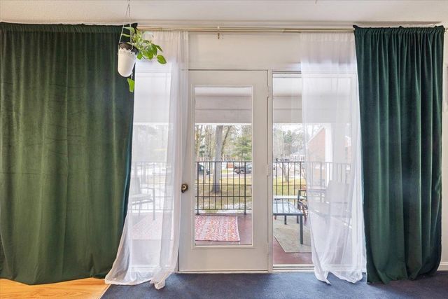 100 Kennedy Dr Apt 37, South Burlington, VT 05403