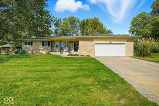 2867 S Oakland Drive, Shelbyville, IN 46176