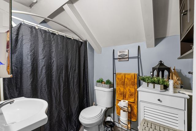 808 Walnut St, Fall River, MA 02720