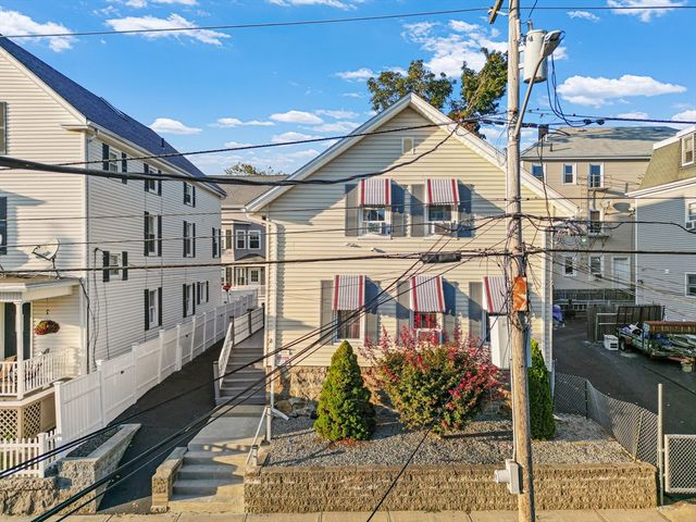 808 Walnut St, Fall River, MA 02720