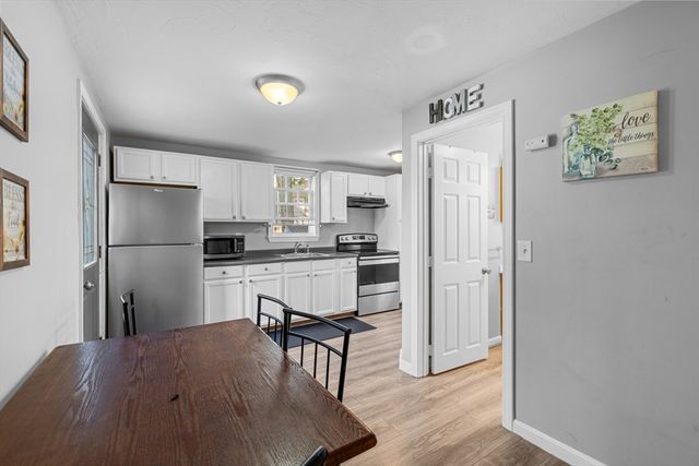 808 Walnut St, Fall River, MA 02720