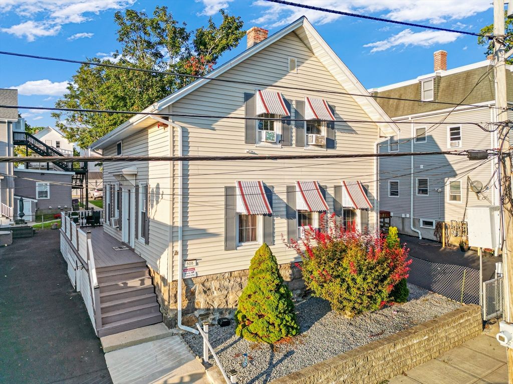 808 Walnut St, Fall River, MA 02720