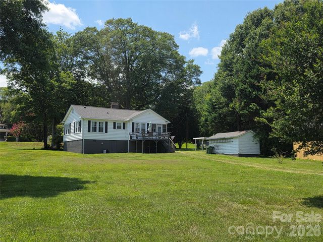 1106 N Main Street, Mount Holly, NC 28120