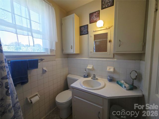 1106 N Main Street, Mount Holly, NC 28120