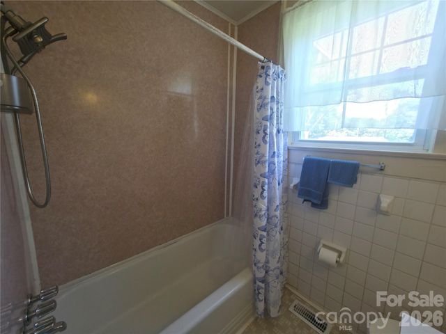 1106 N Main Street, Mount Holly, NC 28120