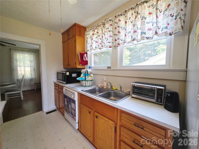 1106 N Main Street, Mount Holly, NC 28120
