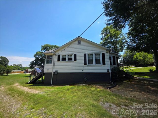1106 N Main Street, Mount Holly, NC 28120