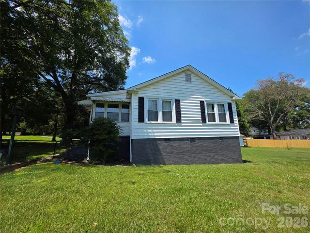 1106 N Main Street, Mount Holly, NC 28120