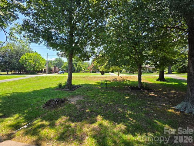 1106 N Main Street, Mount Holly, NC 28120