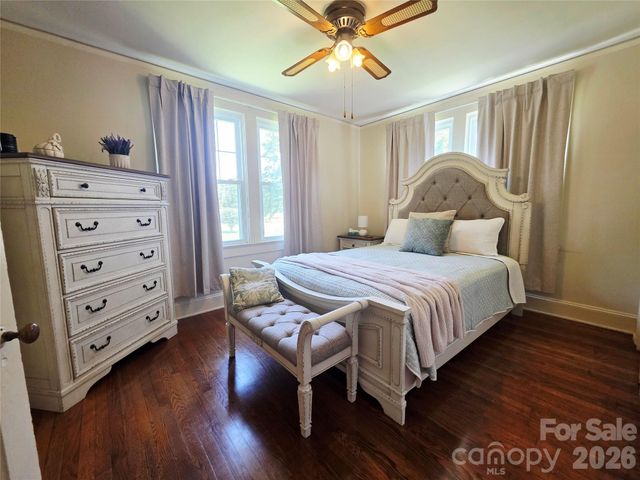 1106 N Main Street, Mount Holly, NC 28120
