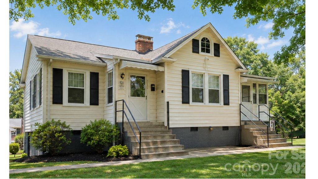 1106 N Main Street, Mount Holly, NC 28120