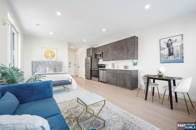 1 Mallory 203, Jersey City, NJ 07305