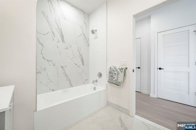 1 Mallory 203, Jersey City, NJ 07305