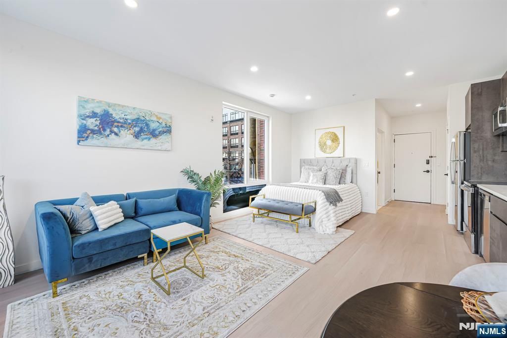 1 Mallory 203, Jersey City, NJ 07305