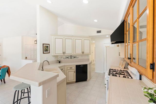 1241 Pearlbush Court, El Cajon, CA 92019