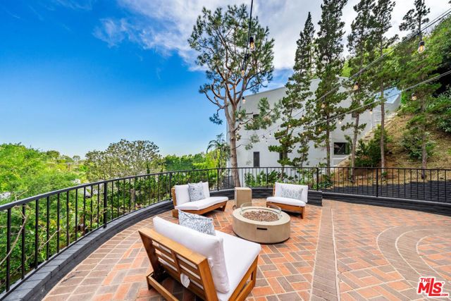 9305 Beverly Crest Drive, Beverly Hills, CA 90210