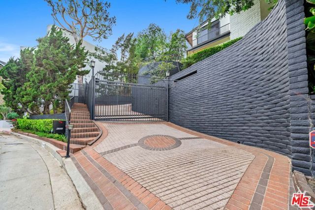 9305 Beverly Crest Drive, Beverly Hills, CA 90210