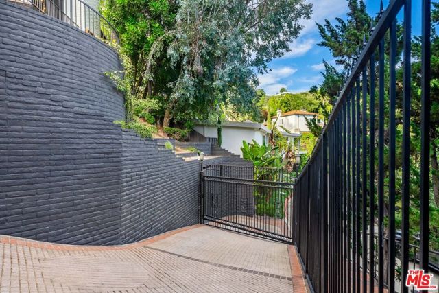 9305 Beverly Crest Drive, Beverly Hills, CA 90210