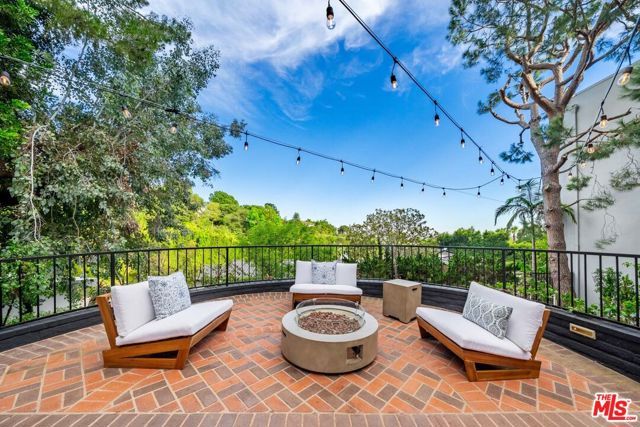 9305 Beverly Crest Drive, Beverly Hills, CA 90210