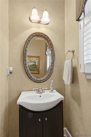 1475 Chase Valley, Northport, AL 35473