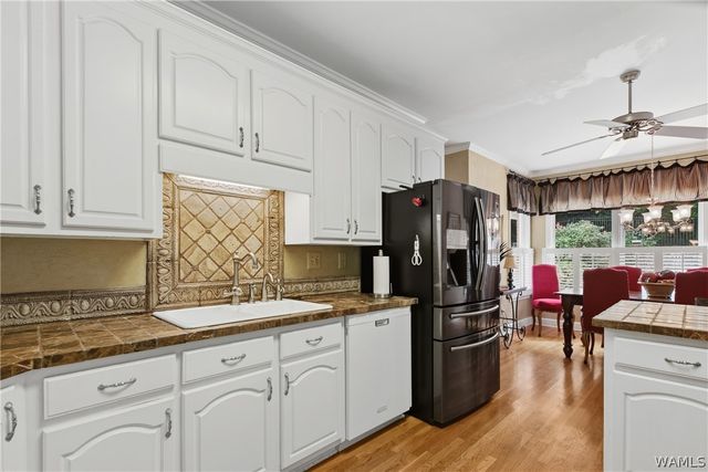 1475 Chase Valley, Northport, AL 35473