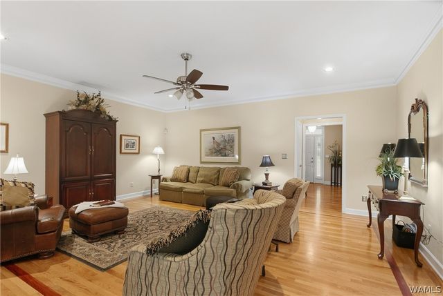 1475 Chase Valley, Northport, AL 35473