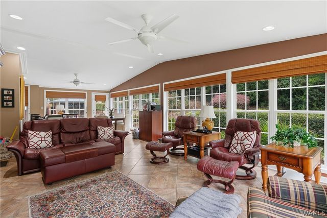 1475 Chase Valley, Northport, AL 35473