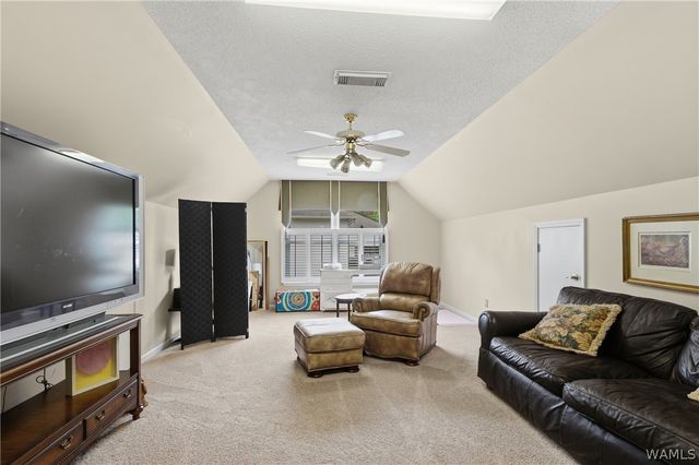 1475 Chase Valley, Northport, AL 35473