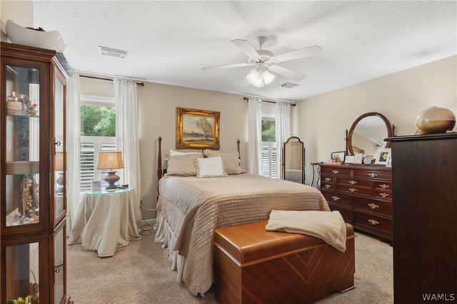 1475 Chase Valley, Northport, AL 35473