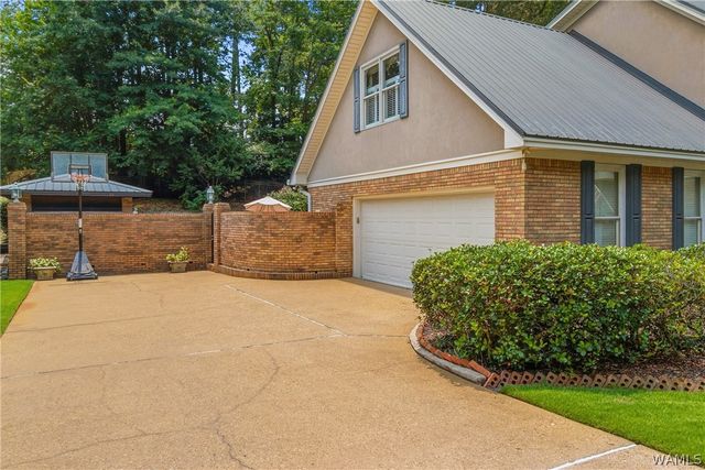 1475 Chase Valley, Northport, AL 35473