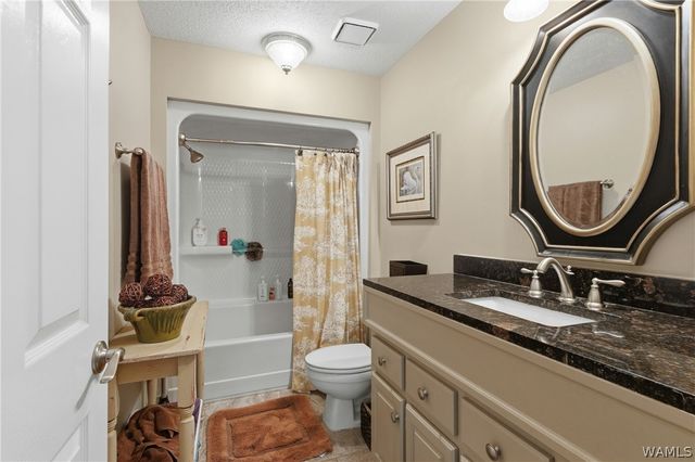 1475 Chase Valley, Northport, AL 35473