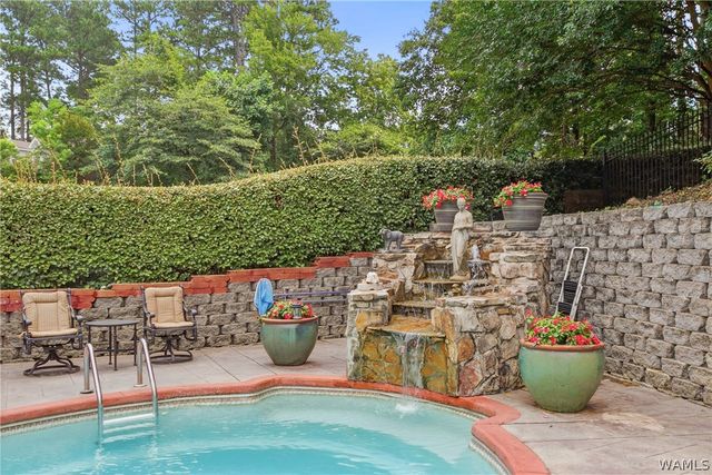 1475 Chase Valley, Northport, AL 35473