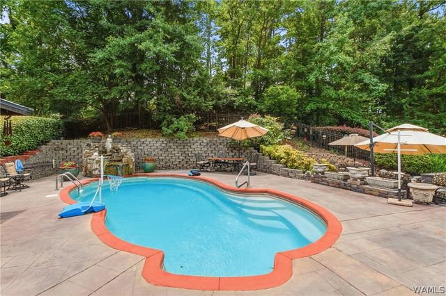 1475 Chase Valley, Northport, AL 35473