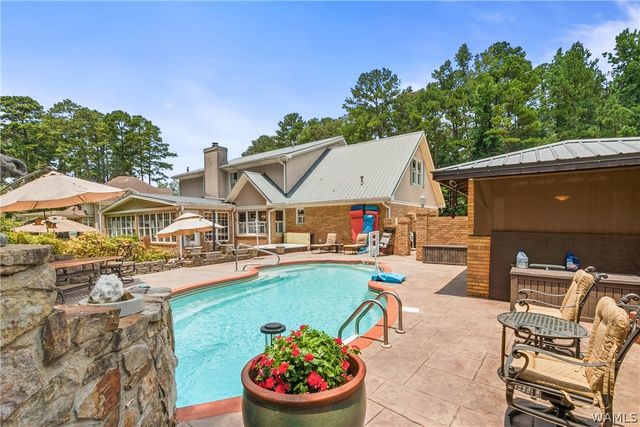 1475 Chase Valley, Northport, AL 35473