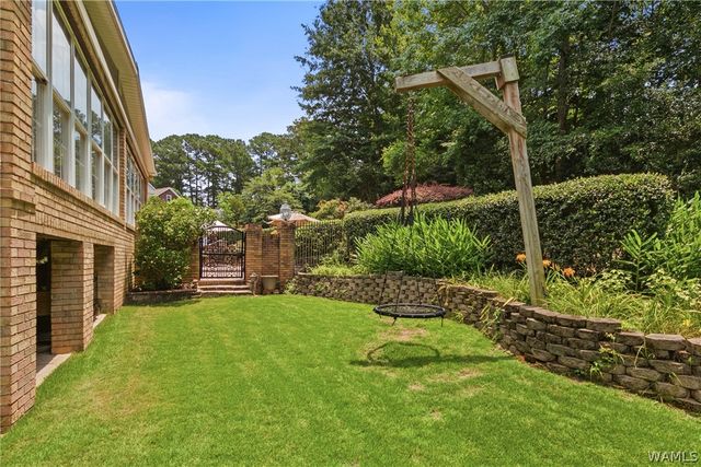 1475 Chase Valley, Northport, AL 35473