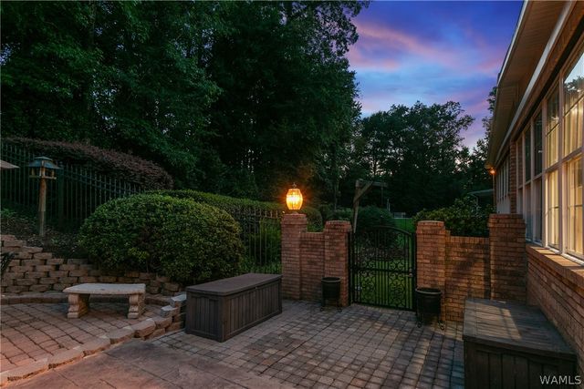 1475 Chase Valley, Northport, AL 35473