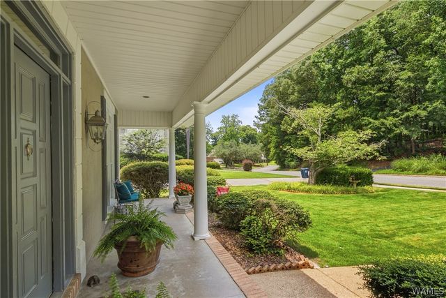 1475 Chase Valley, Northport, AL 35473