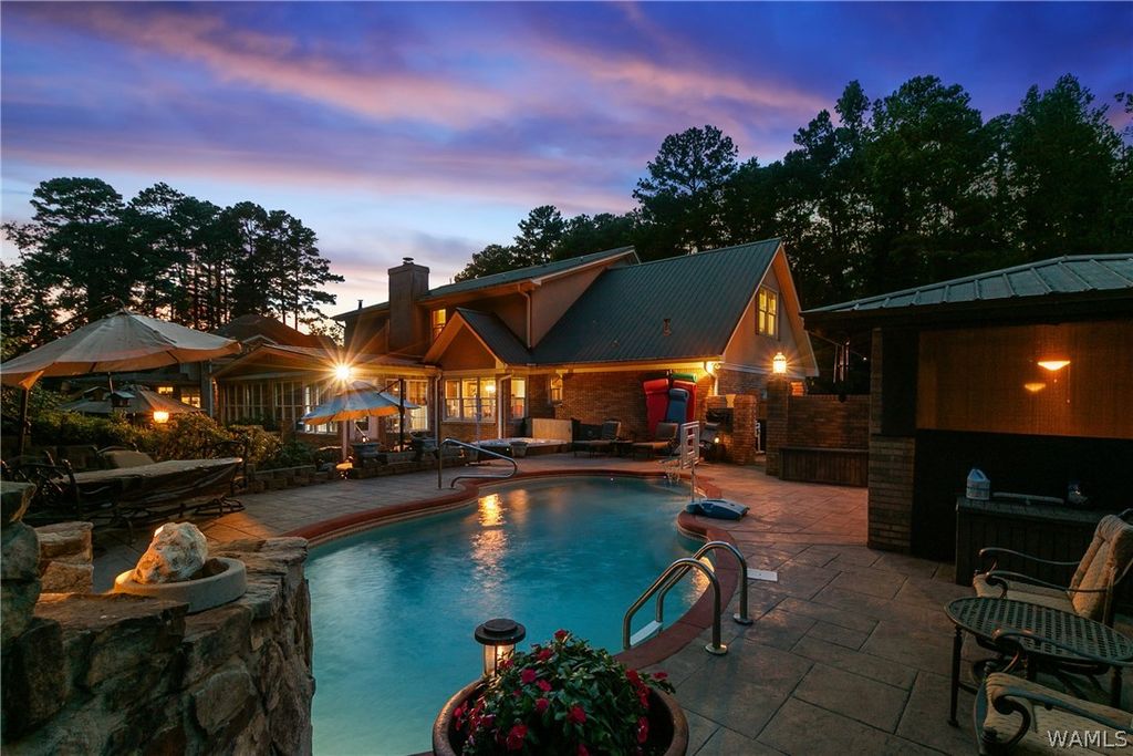 1475 Chase Valley, Northport, AL 35473
