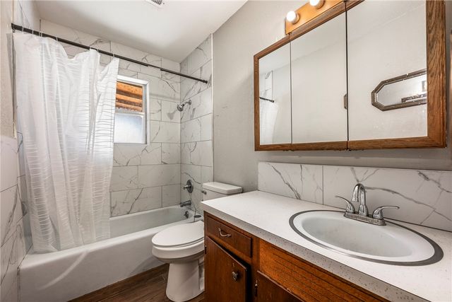 1107 White Road, Springdale, AR 72762