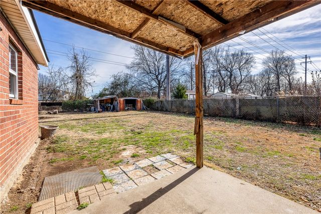 1107 White Road, Springdale, AR 72762