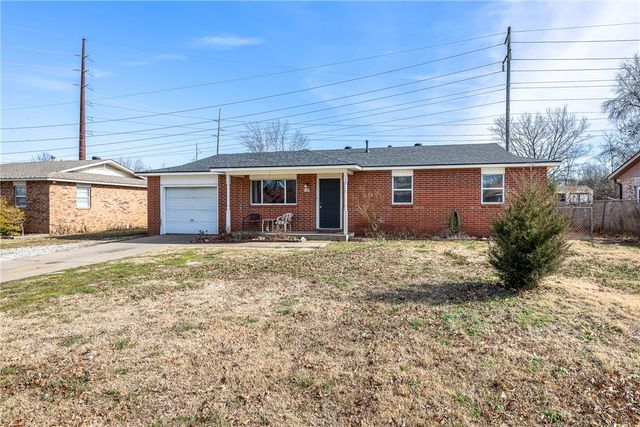 1107 White Road, Springdale, AR 72762