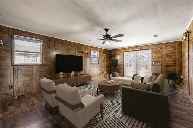 1107 White Road, Springdale, AR 72762