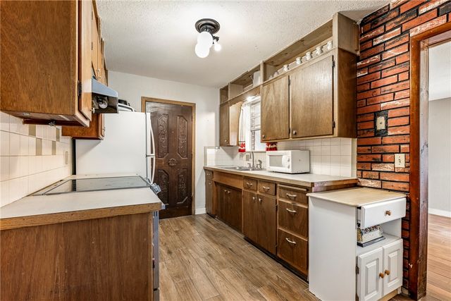 1107 White Road, Springdale, AR 72762