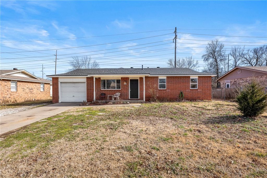 1107 White Road, Springdale, AR 72762